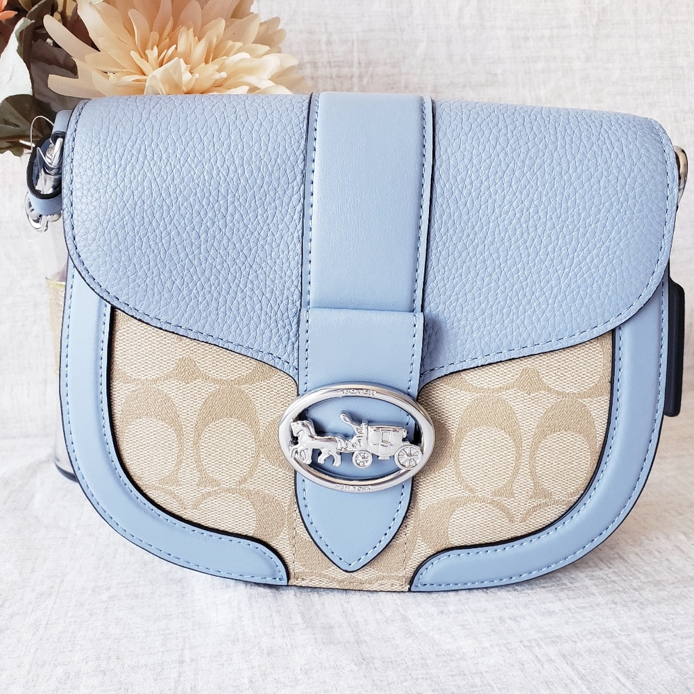 🆕️COACH Georgie Saddle Bag In Signature Canvas Light Khaki & Marble Blue